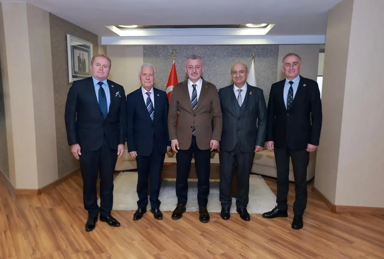 Kocaeli Büyükşehir Belediye Başkanı Tahir Büyükakın, TEMAD Gölcük Şube Yönetimini Kabul Etti Kocaeli Büyükşehir Belediye Başkanı Tahir Büyükakın, TEMAD Gölcük Şube Yönetimini Kabul Etti