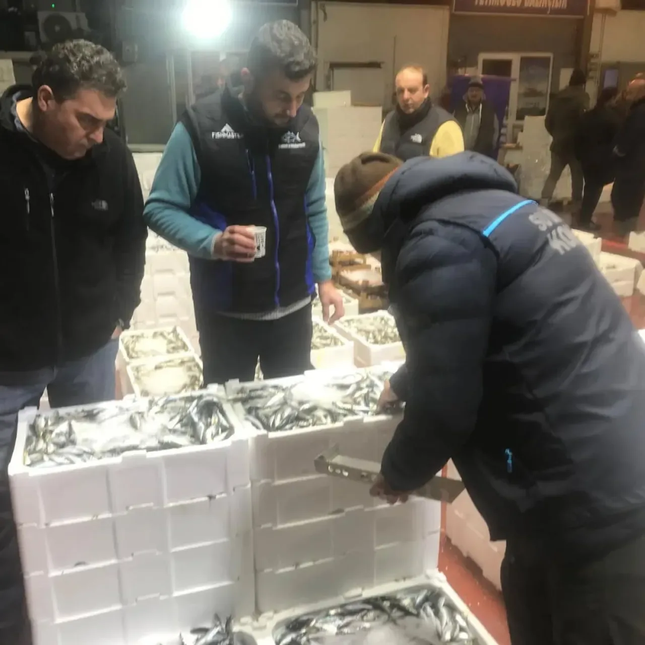 Kocaeli'de Balık Hallerinde Sıkı Denetim: Yasal Boya Uymayanlara Geçit Yok Kocaeli'de Balık Hallerinde Sıkı Denetim: Yasal Boya Uymayanlara Geçit Yok