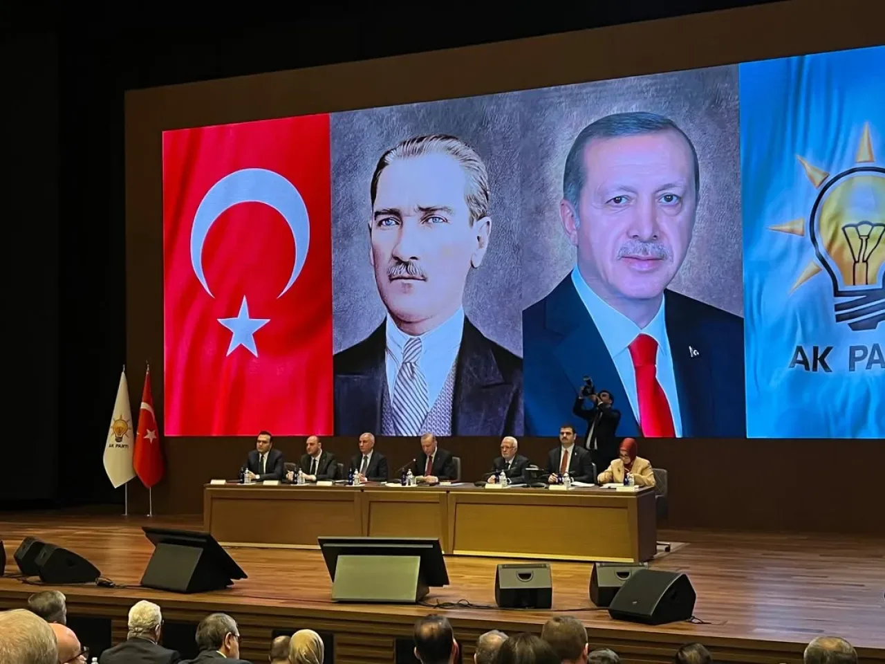AK Parti MKYK Toplantısı Cumhurbaşkanı Erdoğan Başkanlığında Gerçekleşti AK Parti MKYK Toplantısı Cumhurbaşkanı Erdoğan Başkanlığında Gerçekleşti