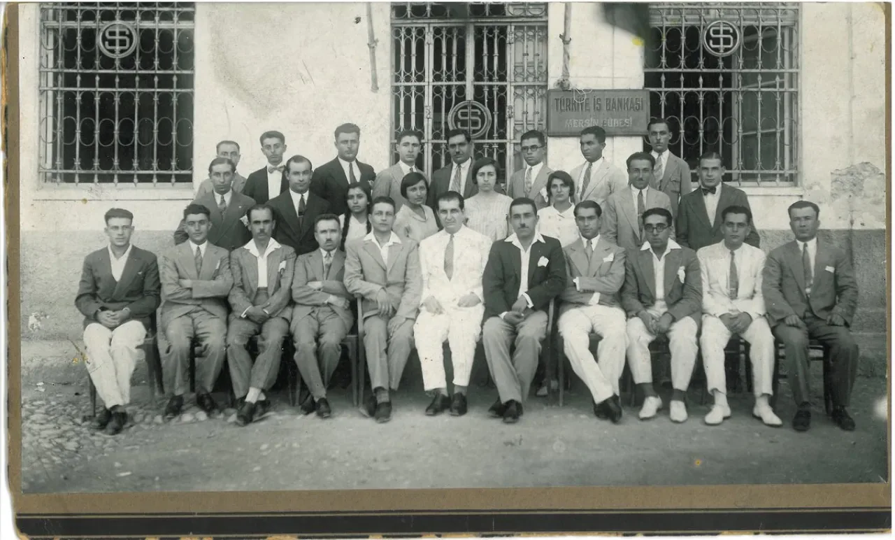 Türkiye İş Bankası'nın Mersin'deki Tarihi Serüveni: 1928'den Günümüze Türkiye İş Bankası'nın Mersin'deki Tarihi Serüveni: 1928'den Günümüze