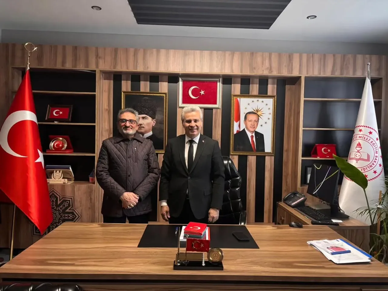 Çınarlı Ortaokulu Müdürü Rahim Avcı Emekliye Ayrıldı Çınarlı Ortaokulu Müdürü Rahim Avcı Emekliye Ayrıldı