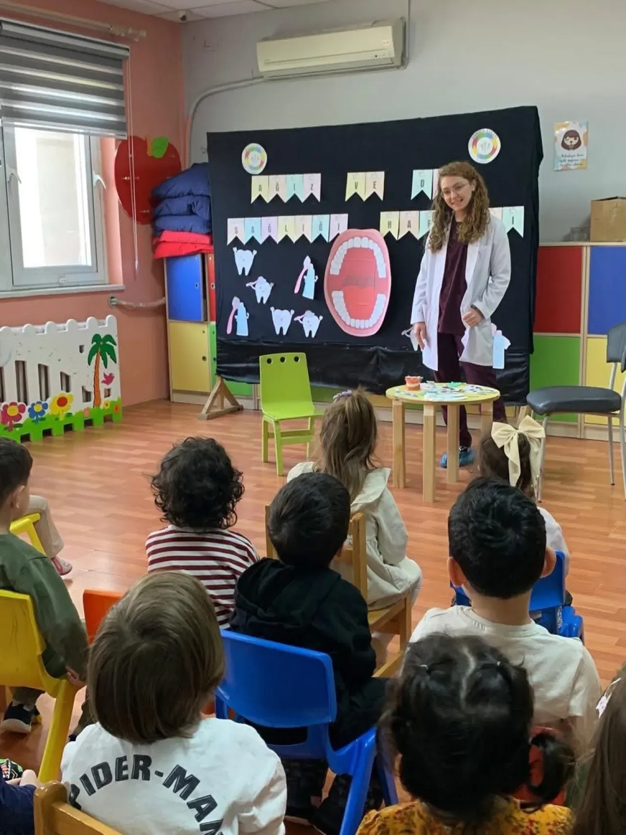 Darıca'da Minik Öğrencilere Ağız ve Diş Sağlığı Eğitimi Darıca'da Minik Öğrencilere Ağız ve Diş Sağlığı Eğitimi