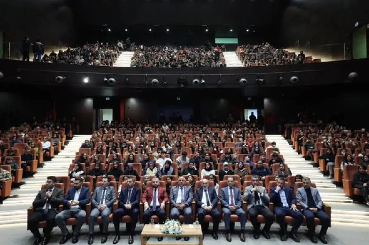 Arnavutköy'de Öğrenciler İçin Dijital Eğitim Platformu ARNAKADEMİ Tanıtıldı Arnavutköy'de Öğrenciler İçin Dijital Eğitim Platformu ARNAKADEMİ Tanıtıldı
