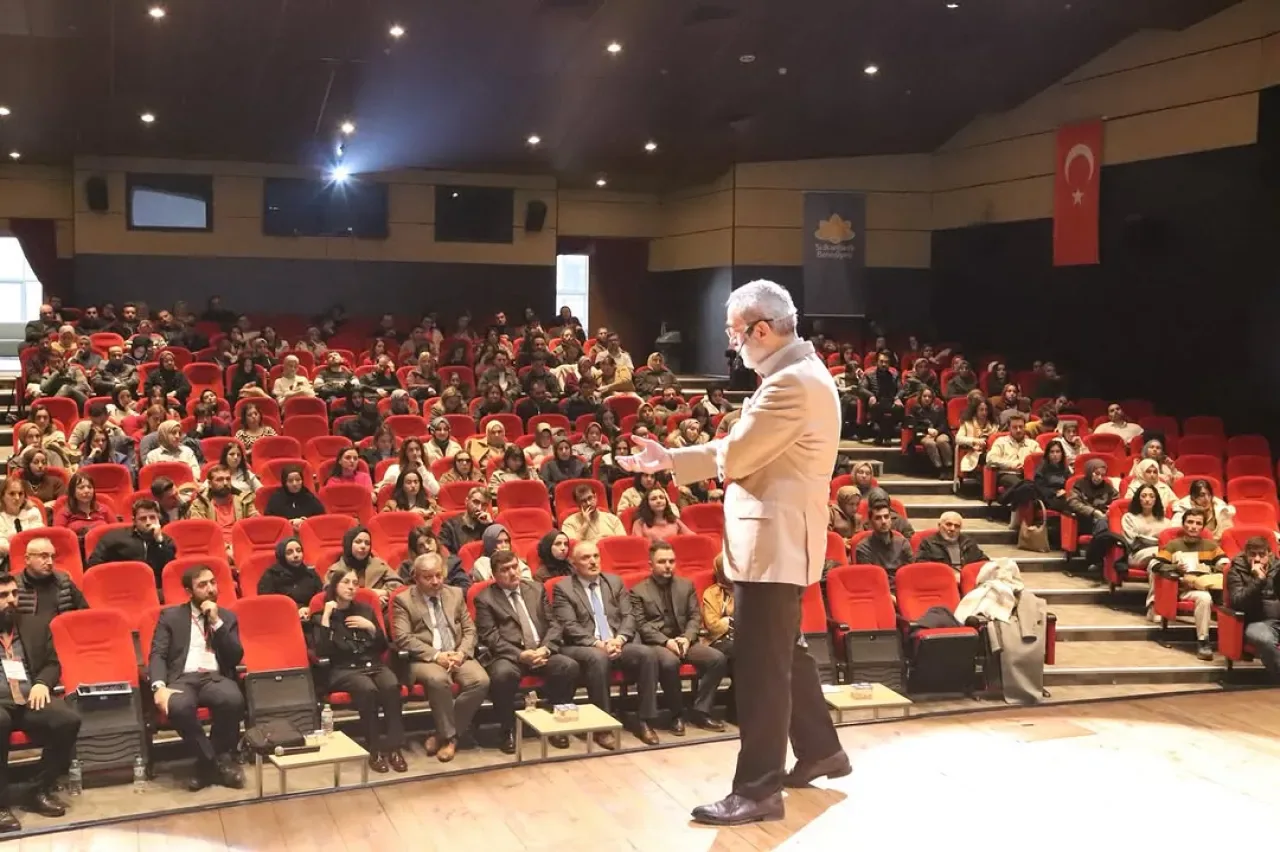 Sultanbeyli'de Eğitime Felsefi Bakış: Türkiye Yüzyılı Maarif Modeli Konuşuldu Sultanbeyli'de Eğitime Felsefi Bakış: Türkiye Yüzyılı Maarif Modeli Konuşuldu