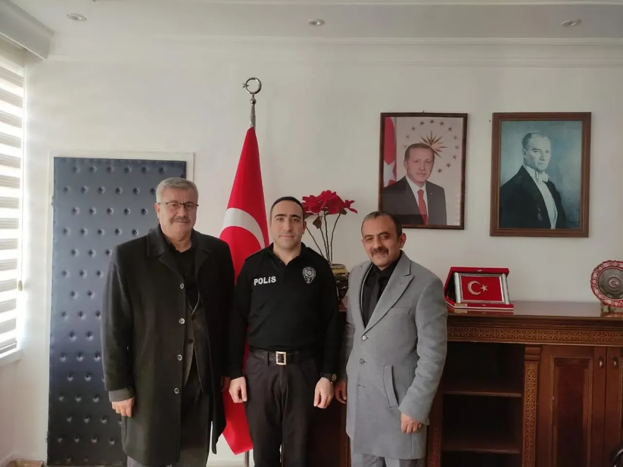 Şereflikoçhisar MHP İlçe Başkanı, Emniyet Müdürü'nü Ziyaret Etti Şereflikoçhisar MHP İlçe Başkanı, Emniyet Müdürü'nü Ziyaret Etti