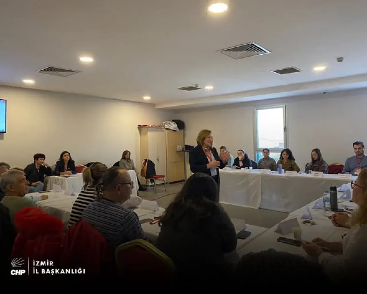 CHP İzmir'de Parti Okulu Eğitimleri Tüm İlçelerde Başladı CHP İzmir'de Parti Okulu Eğitimleri Tüm İlçelerde Başladı