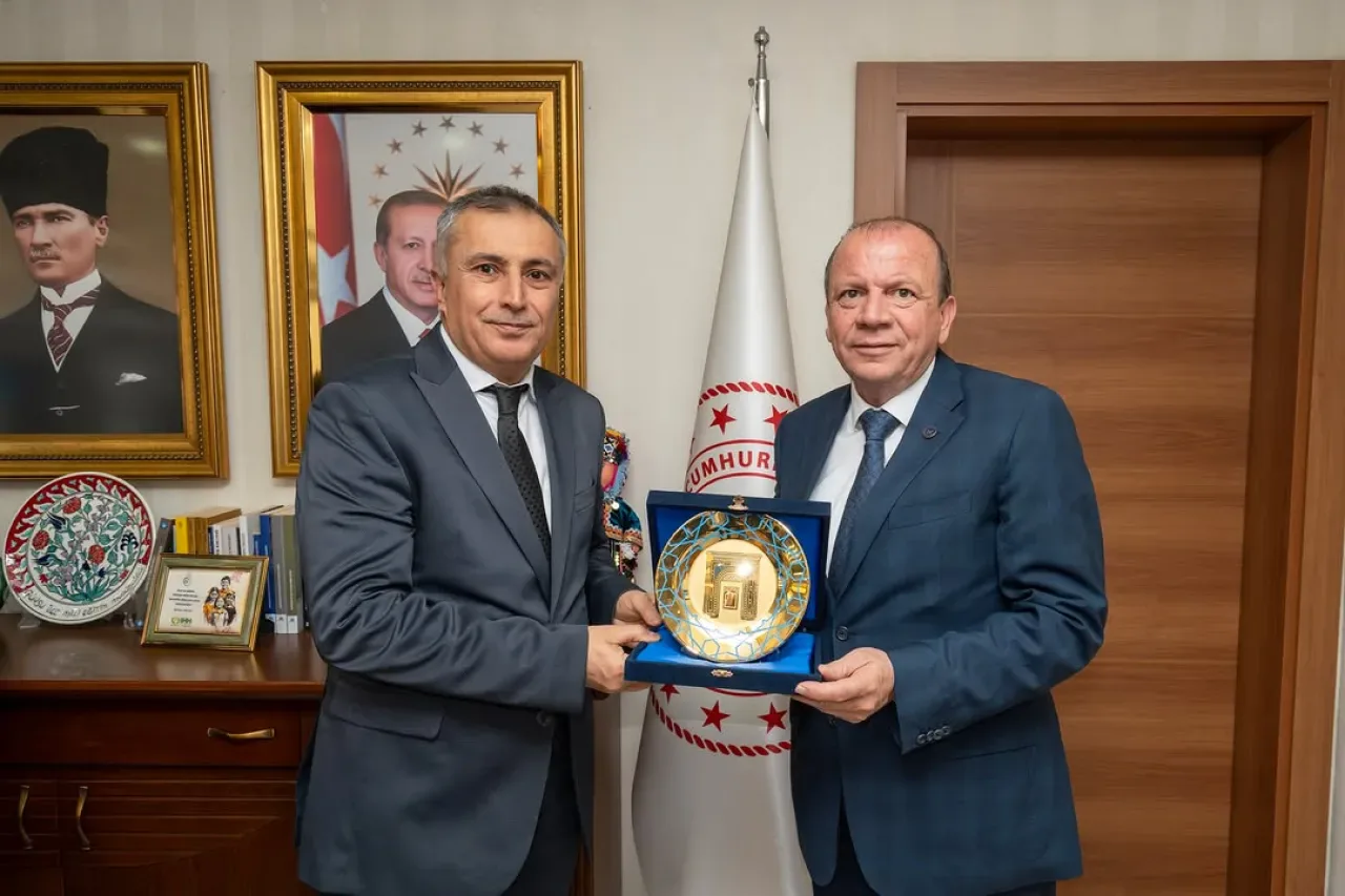 Bursa Ticaret Borsası'ndan İl Milli Eğitim Müdürlüğü'ne Hayırlı Olsun Ziyareti Bursa Ticaret Borsası'ndan İl Milli Eğitim Müdürlüğü'ne Hayırlı Olsun Ziyareti