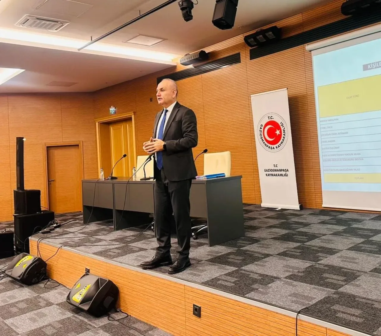 Gaziosmanpaşa'da Muhtarlar Toplantısı: Afet, Eğitim ve Güvenlik Masaya Yatırıldı Gaziosmanpaşa'da Muhtarlar Toplantısı: Afet, Eğitim ve Güvenlik Masaya Yatırıldı