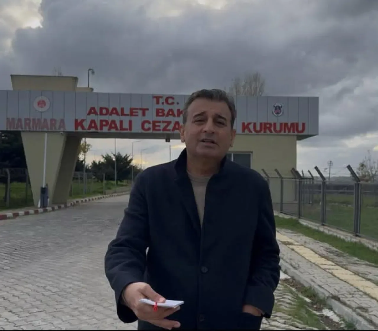 Tutuklu CHP'li Belediye Başkanlarından Mesajlar: "Suçsuz Olduğumuz Herkesçe Biliniyor" Tutuklu CHP'li Belediye Başkanlarından Mesajlar: "Suçsuz Olduğumuz Herkesçe Biliniyor"