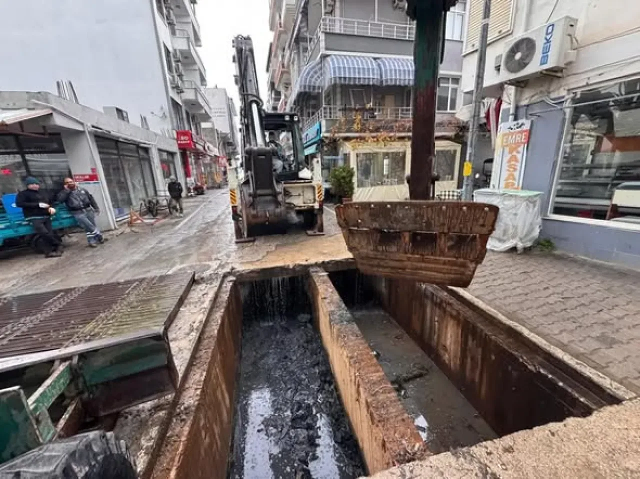Marmara Adalar'da Altyapı ve Kanal Temizliği Seferberliği Marmara Adalar'da Altyapı ve Kanal Temizliği Seferberliği