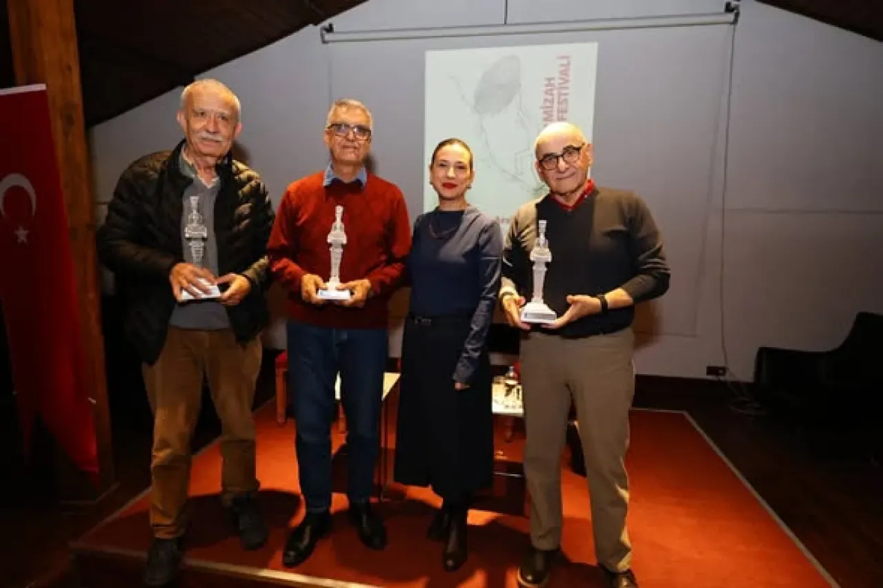 Nazım Alpman, İlhan Selçuk'un Soyadı Kökenini Festivalde Açıkladı Nazım Alpman, İlhan Selçuk'un Soyadı Kökenini Festivalde Açıkladı
