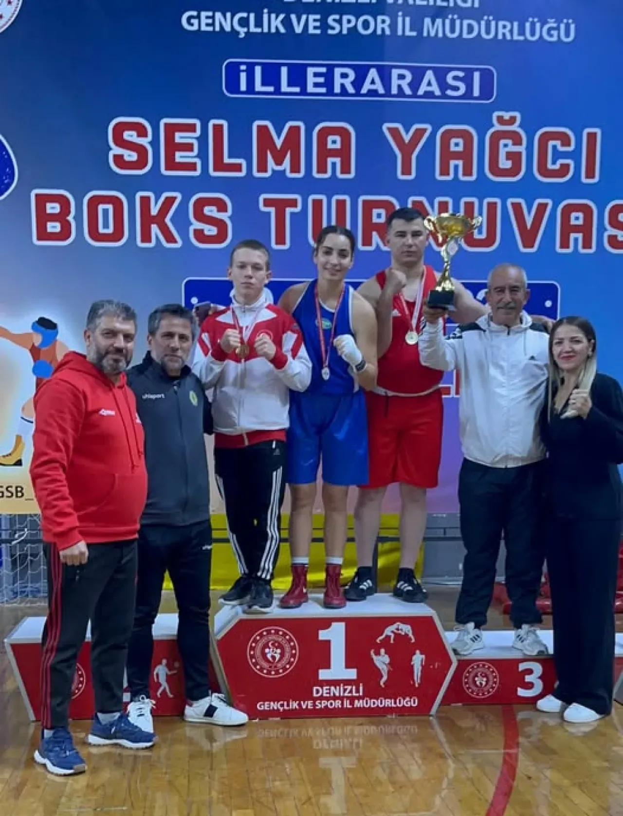 İzmir Urla'nın Boks Şampiyonu İbrahim Yazdıran Türkiye Turnuvasını Kazandı İzmir Urla'nın Boks Şampiyonu İbrahim Yazdıran Türkiye Turnuvasını Kazandı