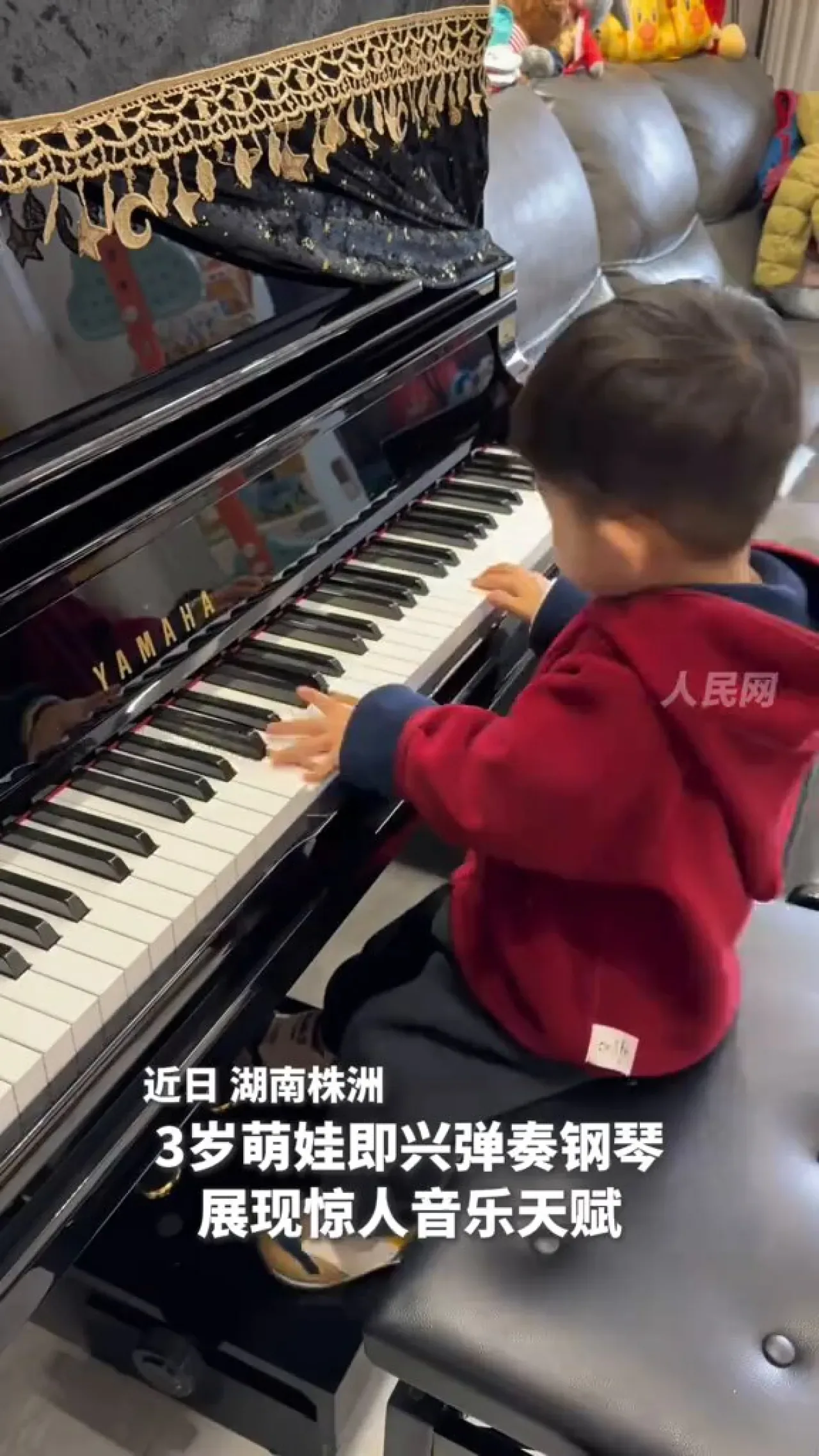 3 Yaşındaki Piyona Dahisi Zhuzhou'da Yeteneğiyle Şaşırttı 3 Yaşındaki Piyona Dahisi Zhuzhou'da Yeteneğiyle Şaşırttı