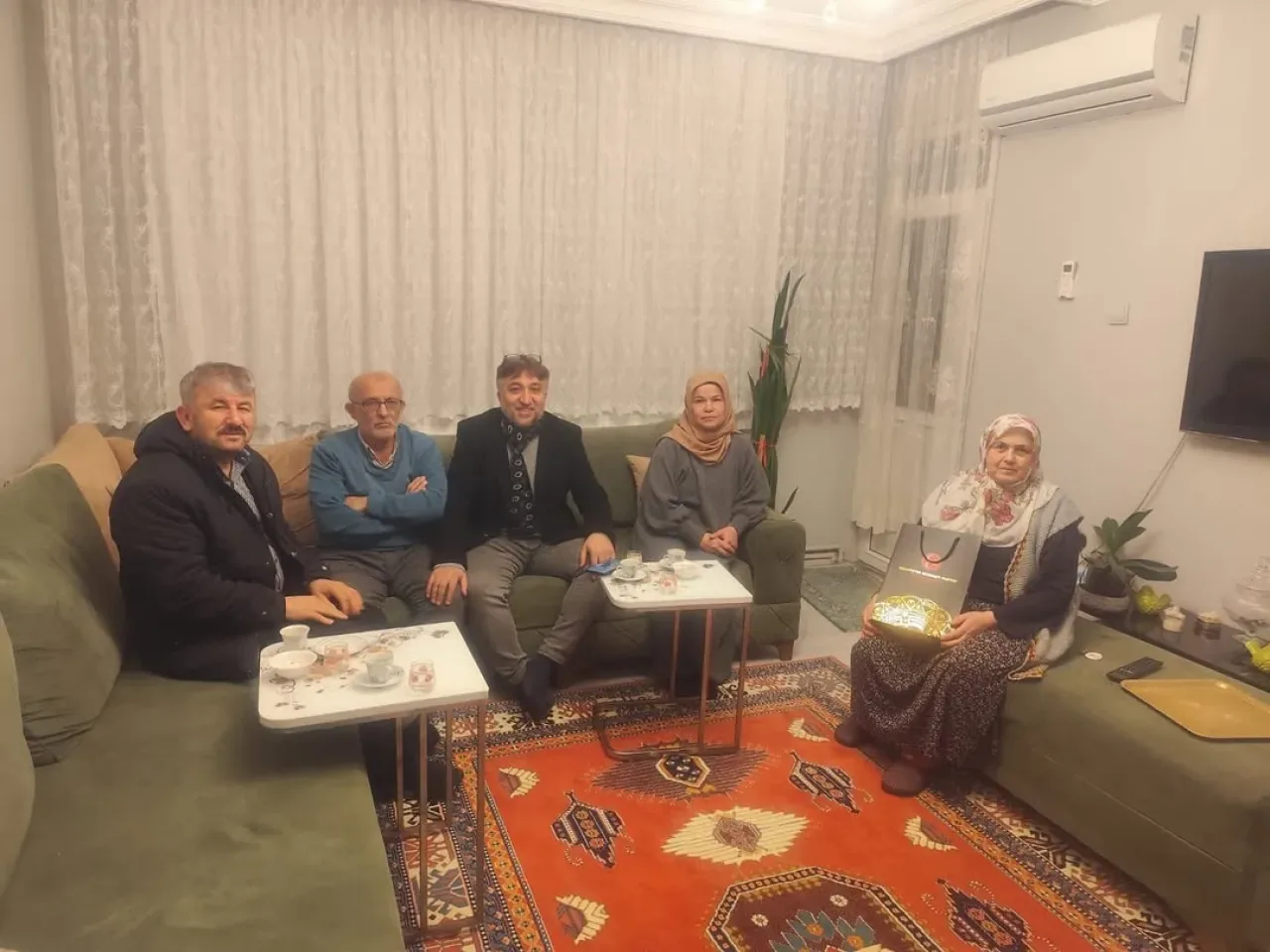 MHP'li Heyet, Gaziosmanpaşa'da Komşu Ziyareti Gerçekleştirdi MHP'li Heyet, Gaziosmanpaşa'da Komşu Ziyareti Gerçekleştirdi
