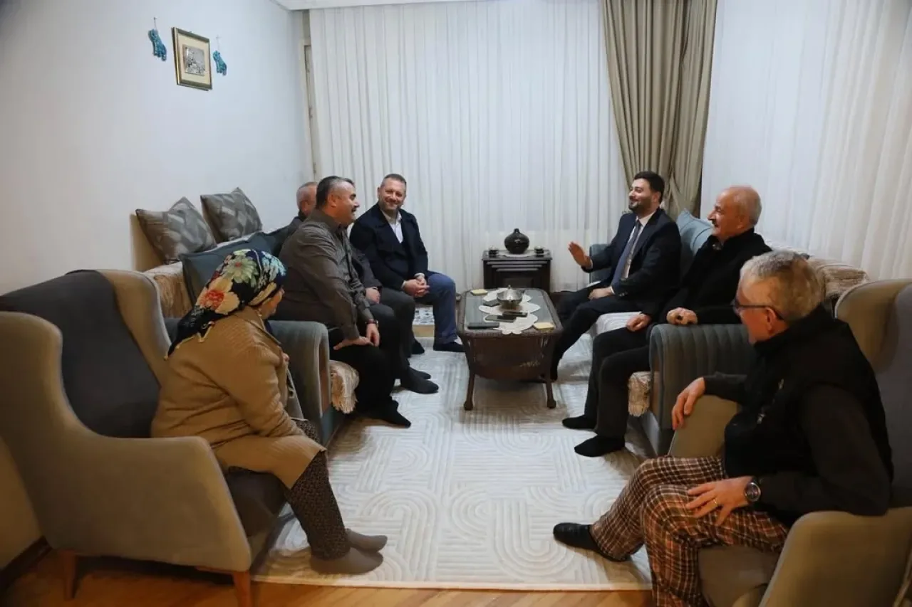 Kağıthane Belediye Başkanı, Hasta Vatandaşı Ziyaret Etti Kağıthane Belediye Başkanı, Hasta Vatandaşı Ziyaret Etti