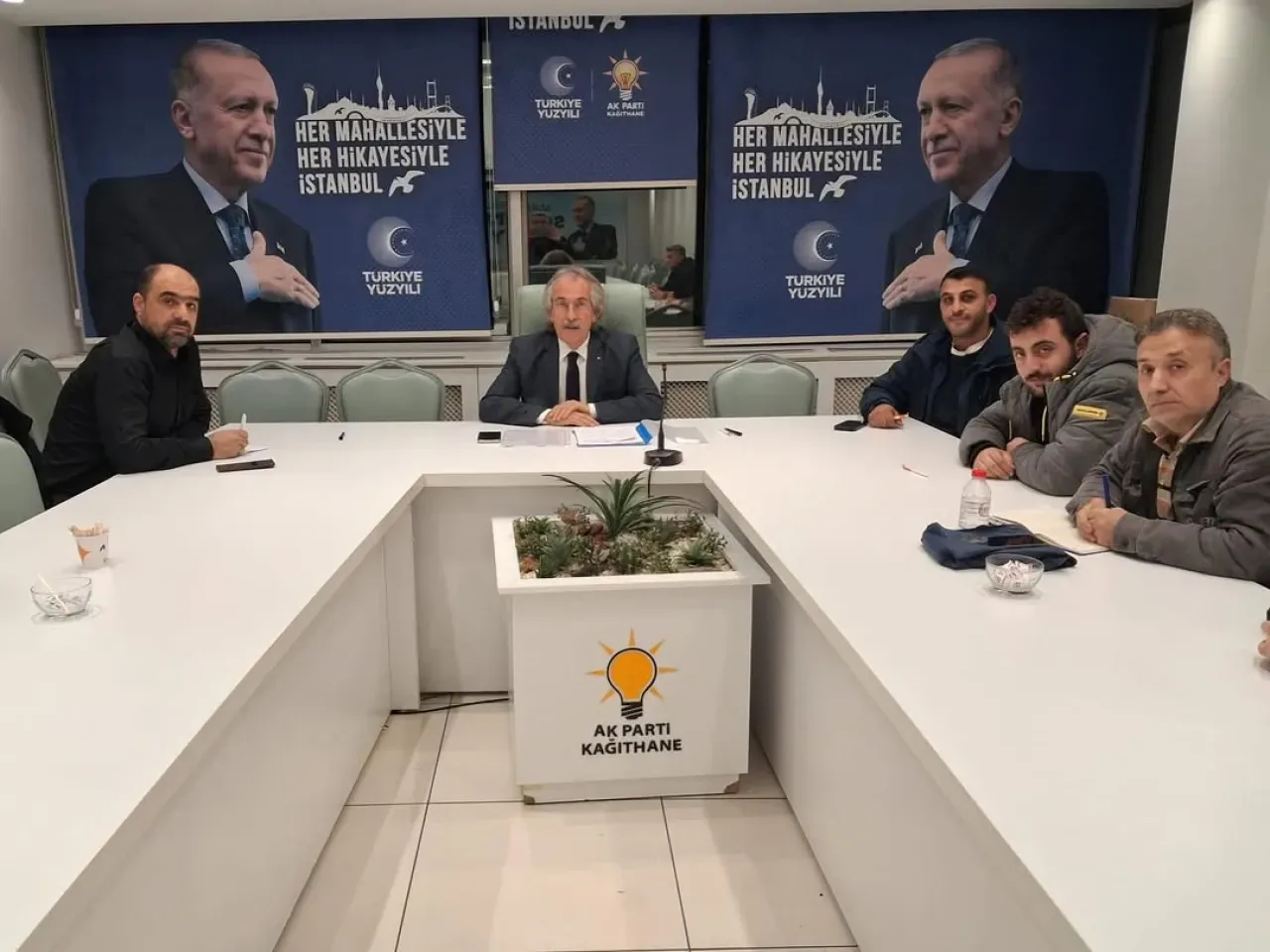 AK Parti Kağıthane'de Siyasi ve Hukuki İşler Toplantısı Yapıldı AK Parti Kağıthane'de Siyasi ve Hukuki İşler Toplantısı Yapıldı