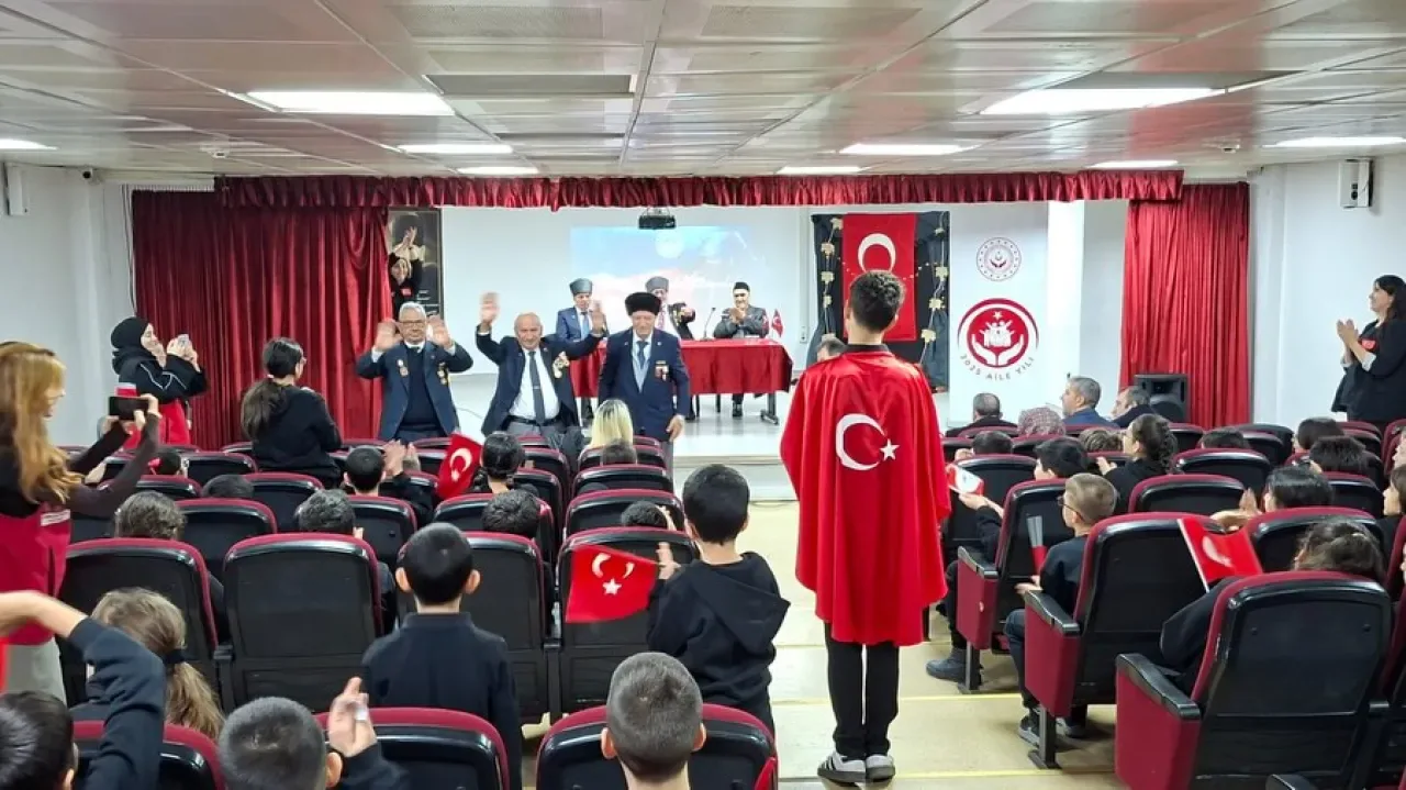 Güngören'de Öğrenciler ve Gaziler Anlamlı Buluşmada Bir Araya Geldi Güngören'de Öğrenciler ve Gaziler Anlamlı Buluşmada Bir Araya Geldi