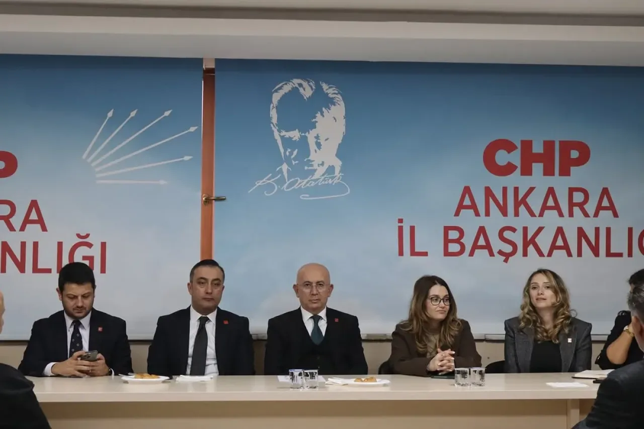 CHP Ankara İl Başkanlığı'nda Parti Meclisi Üyelerinden Ziyaret ve İktidar Vurgusu CHP Ankara İl Başkanlığı'nda Parti Meclisi Üyelerinden Ziyaret ve İktidar Vurgusu