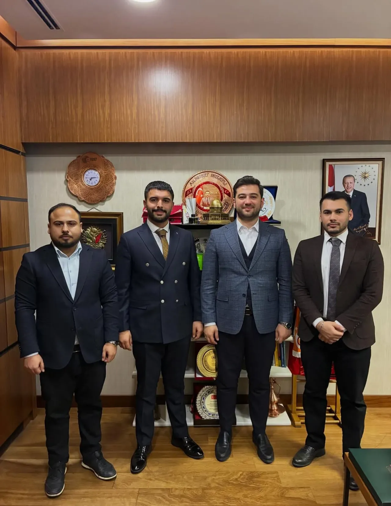 Gaziantep Milletvekili Mesut Bozatlı, İstanbul'dan Öğrencileri Meclis'te Ağırladı Gaziantep Milletvekili Mesut Bozatlı, İstanbul'dan Öğrencileri Meclis'te Ağırladı