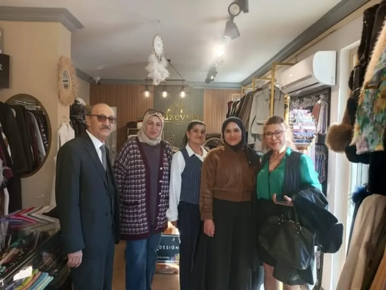 MHP Çukurova İlçe Teşkilatı, Mahfesığmaz Mahallesi'nde Esnaf Ziyaretleri Gerçekleştirdi MHP Çukurova İlçe Teşkilatı, Mahfesığmaz Mahallesi'nde Esnaf Ziyaretleri Gerçekleştirdi