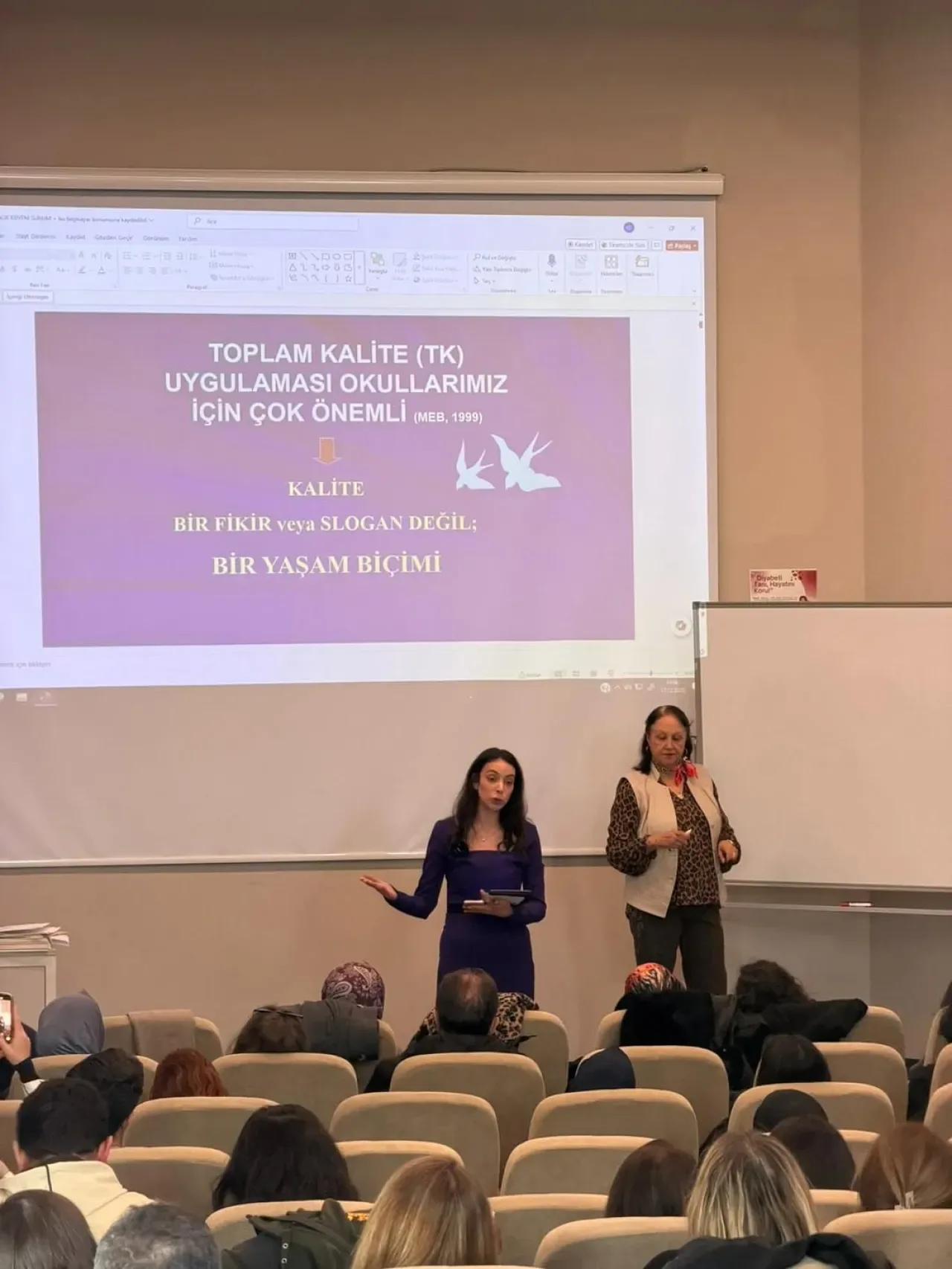 Kâğıthane'de Öğretmenlere Proje Tabanlı Eğlenceli Sınıf Yönetimi Semineri Kâğıthane'de Öğretmenlere Proje Tabanlı Eğlenceli Sınıf Yönetimi Semineri