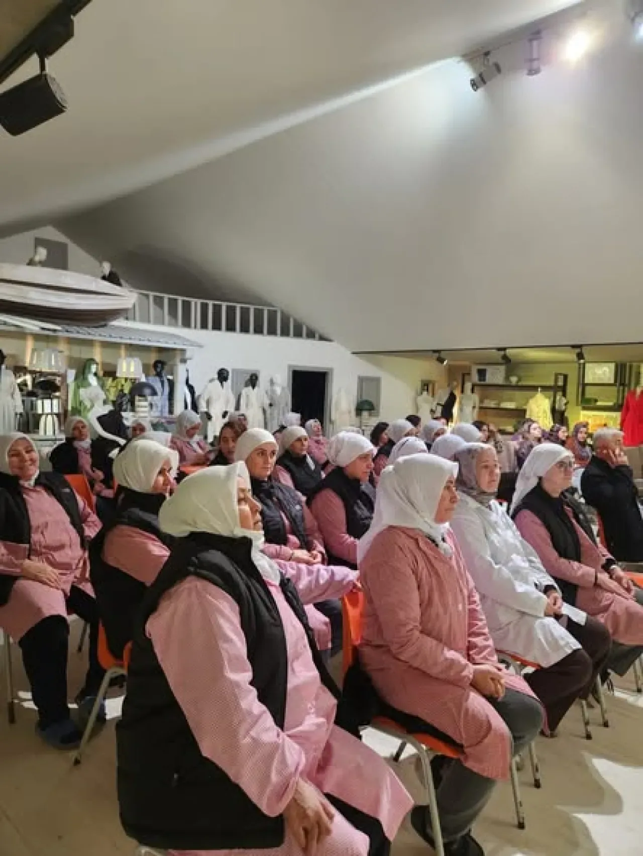 Bursa'da Aile Eğitim Programı İle Çalışanlara Etkili İletişim Eğitimi Bursa'da Aile Eğitim Programı İle Çalışanlara Etkili İletişim Eğitimi