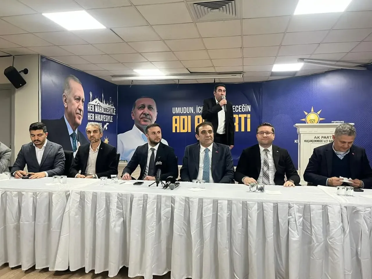 Küçükçekmece AK Parti İlçe Başkanlığı'nda Görev Devri: Emin Kaan Kaya Yeni Başkan Oldu Küçükçekmece AK Parti İlçe Başkanlığı'nda Görev Devri: Emin Kaan Kaya Yeni Başkan Oldu