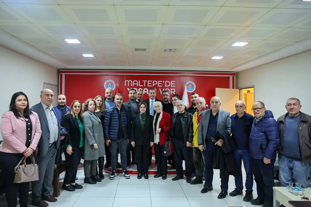 Maltepe Belediye Başkanı Esin Köymen, Gülsuyu Mahallesi Sakinleri ve Meclis Üyesi ile Görüştü Maltepe Belediye Başkanı Esin Köymen, Gülsuyu Mahallesi Sakinleri ve Meclis Üyesi ile Görüştü