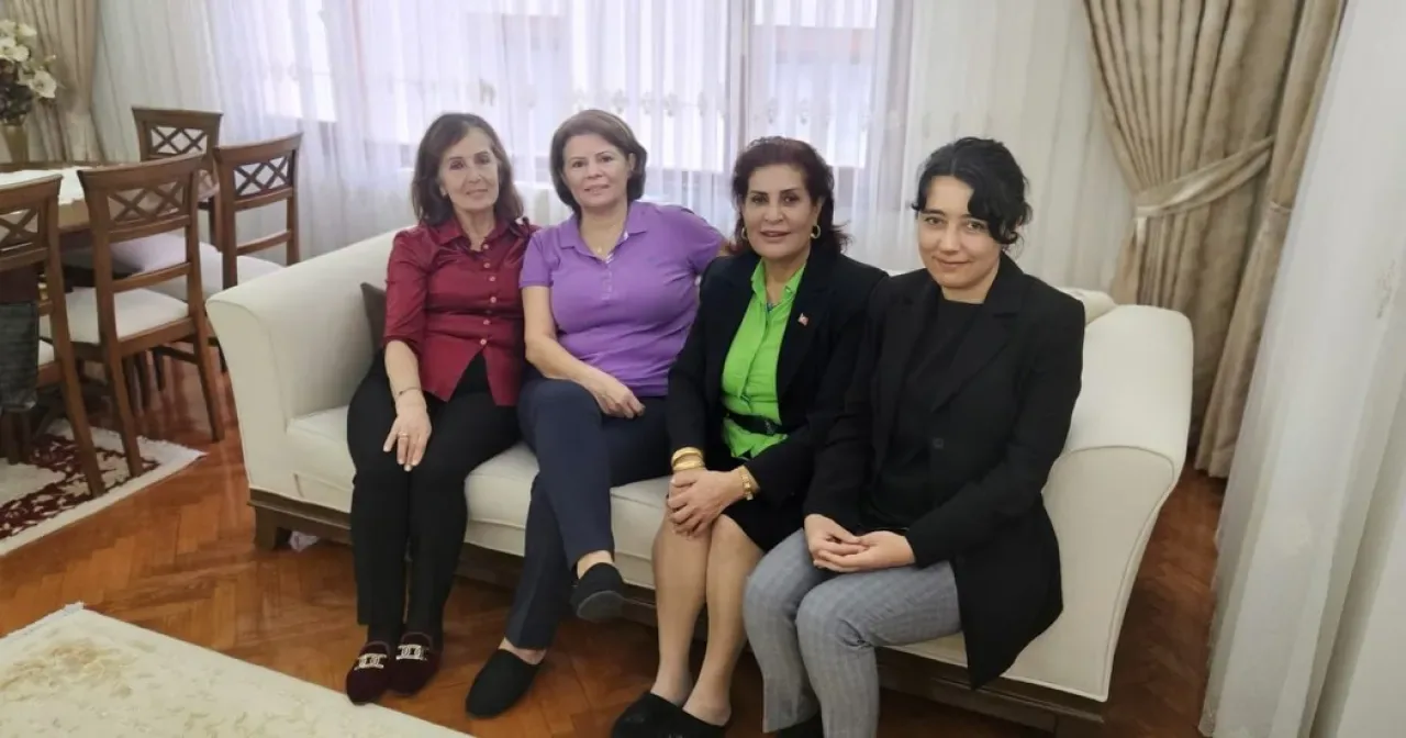 MHP Maltepe'den Kartal Ailesine Ziyaret MHP Maltepe'den Kartal Ailesine Ziyaret