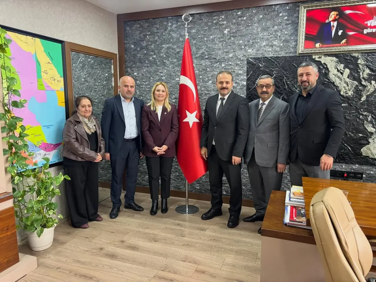 Firüzköy Mahallesi Muhtarı ve Cemevi Başkanı, Avcılar İlçe Milli Eğitim Müdürü'nü Ziyaret Etti Firüzköy Mahallesi Muhtarı ve Cemevi Başkanı, Avcılar İlçe Milli Eğitim Müdürü'nü Ziyaret Etti
