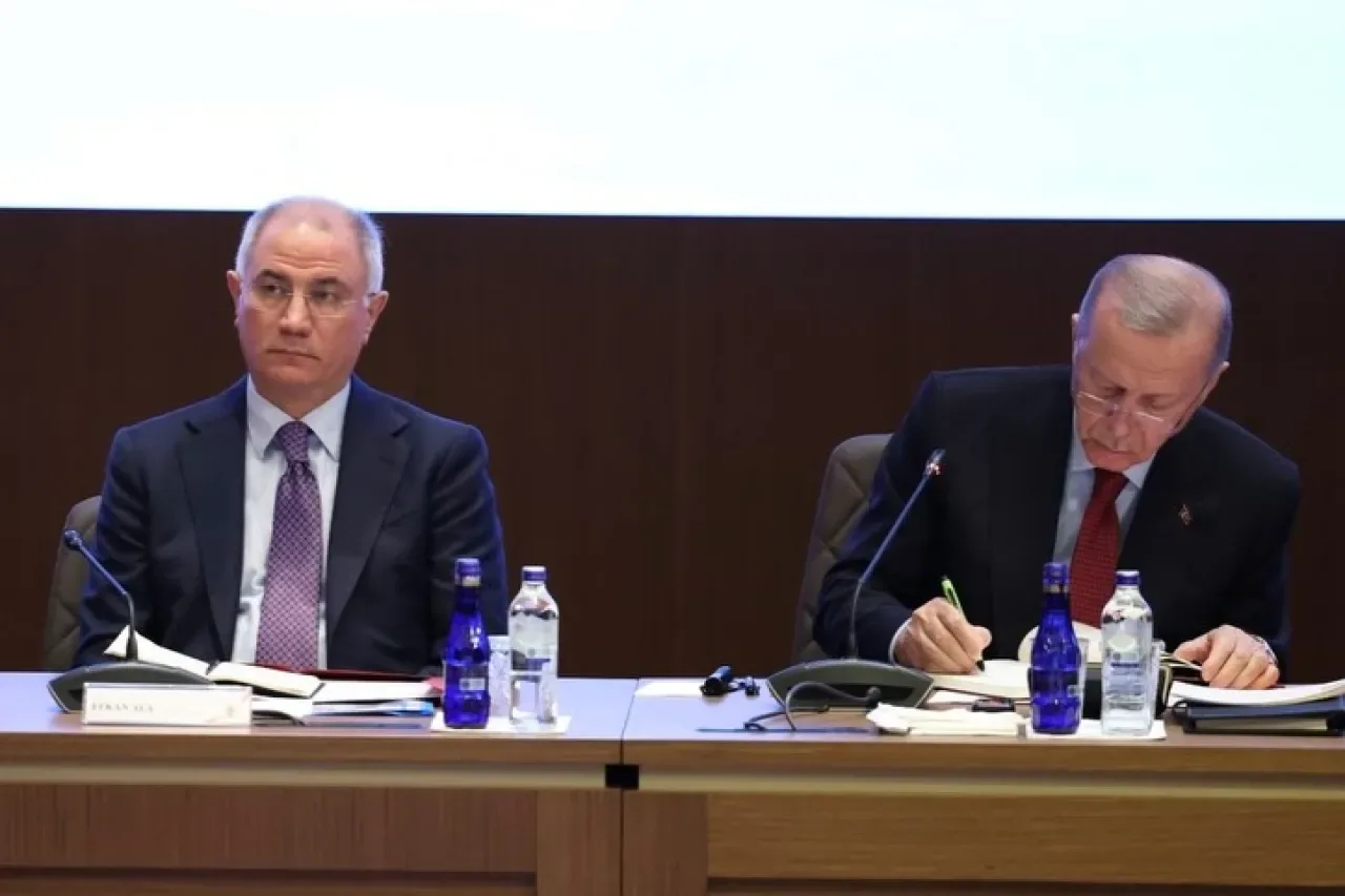 AK Parti Bursa Milletvekili Efkan Ala, MKYK Toplantısını Değerlendirdi AK Parti Bursa Milletvekili Efkan Ala, MKYK Toplantısını Değerlendirdi