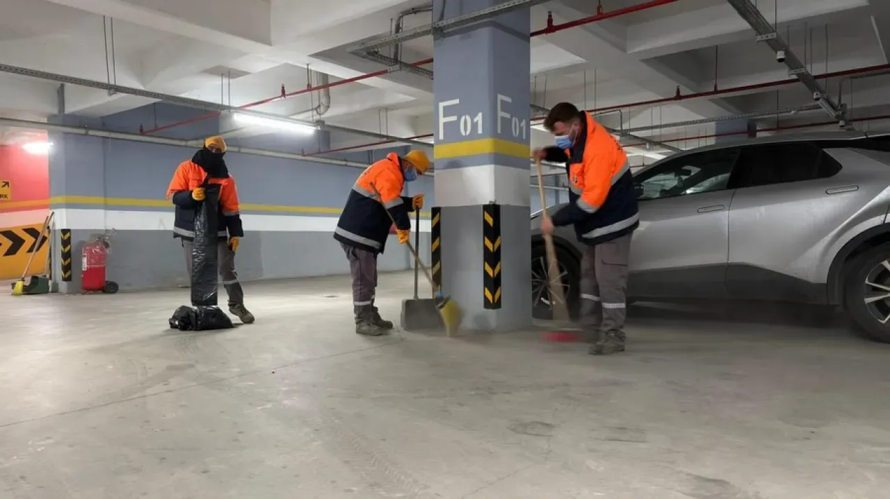 Şile'de Katlı Otoparkta Hijyen ve Temizlik Seferberliği Şile'de Katlı Otoparkta Hijyen ve Temizlik Seferberliği