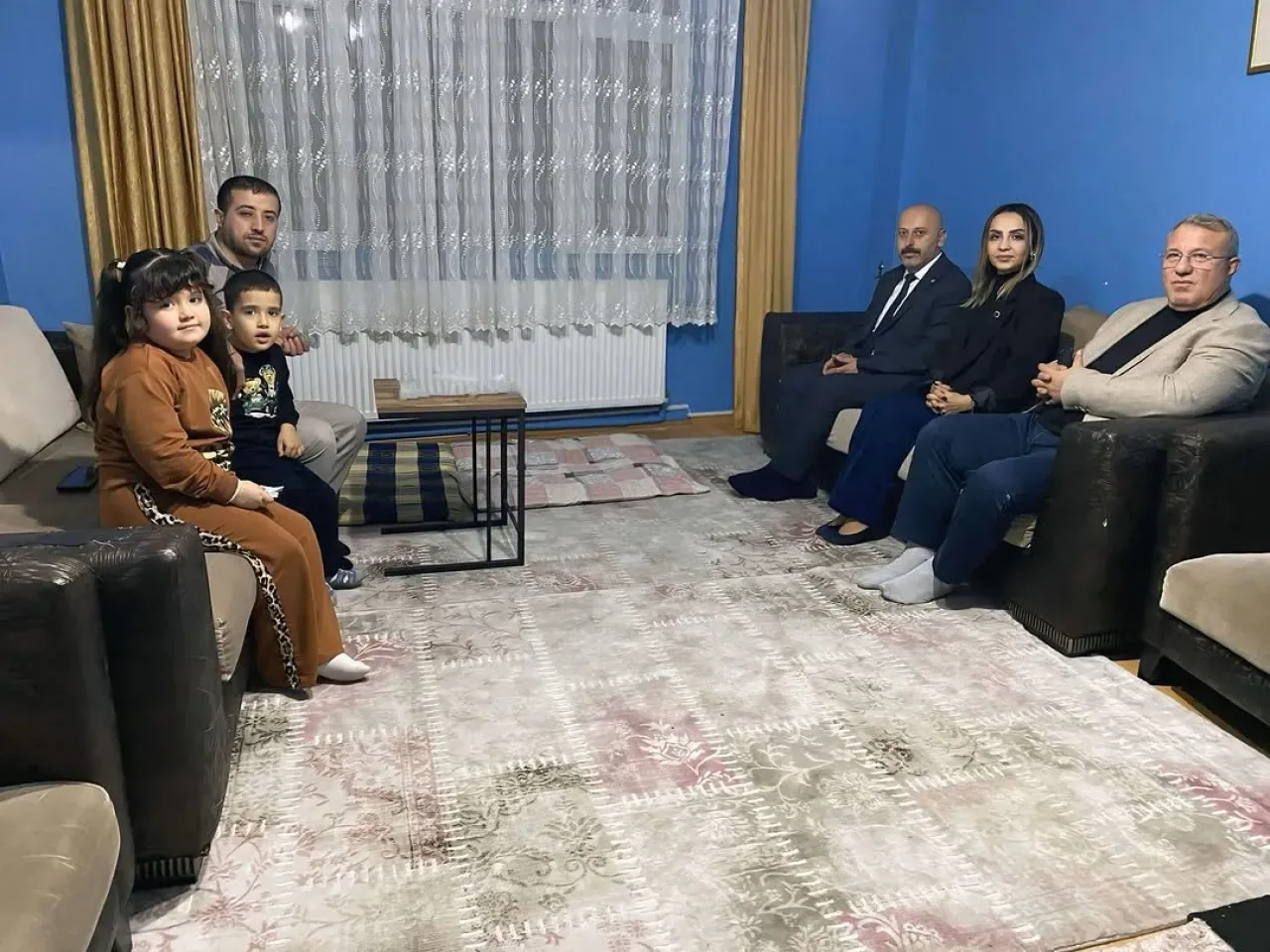 MHP Silivri Teşkilatı, Komşu Ziyaretleri Kapsamında Elmacı Ailesi'ni Ziyaret Etti MHP Silivri Teşkilatı, Komşu Ziyaretleri Kapsamında Elmacı Ailesi'ni Ziyaret Etti