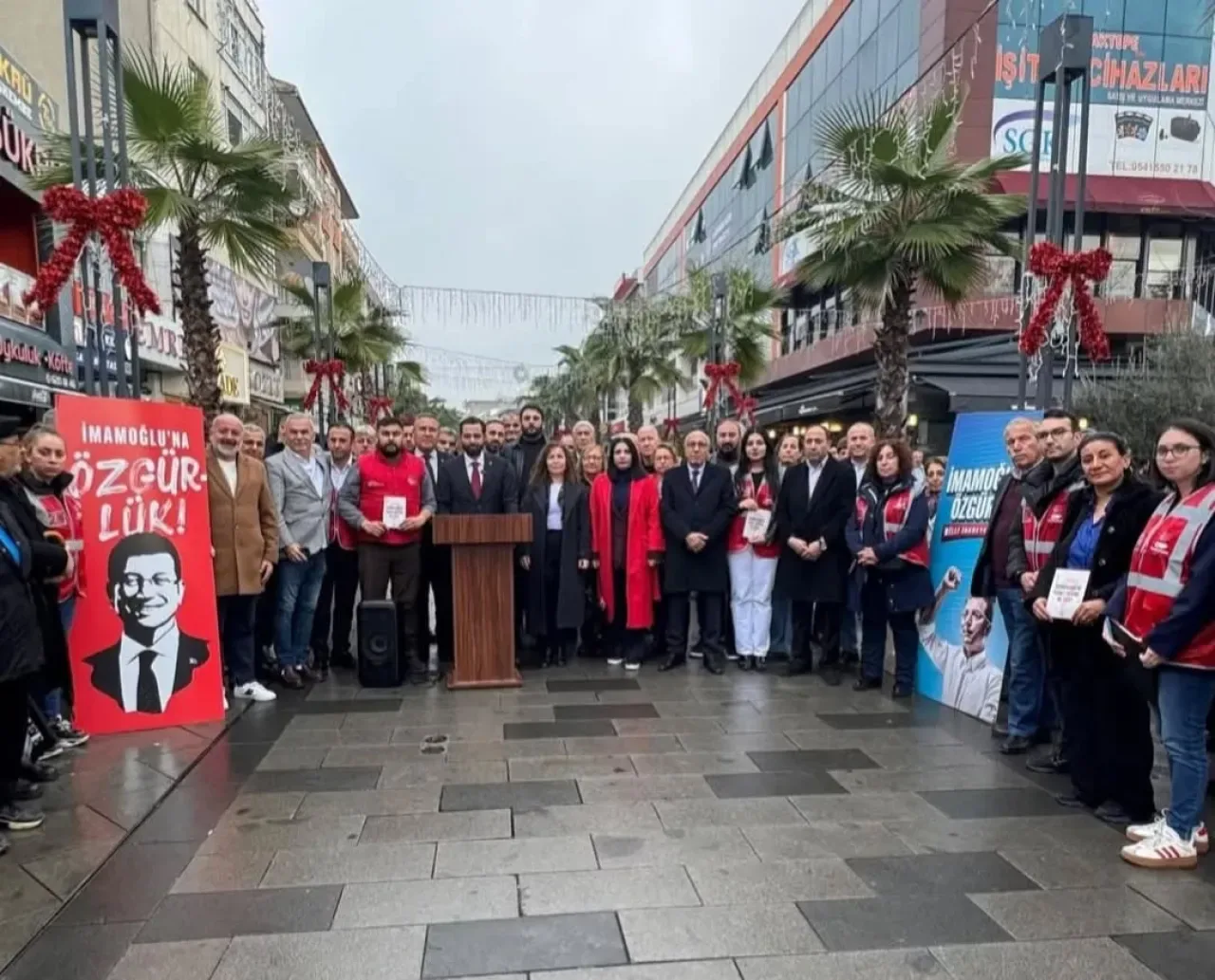 CHP Sancaktepe Kadın Kolları'ndan 'Hukuki Değil, Siyasi' İddianame Tepkisi CHP Sancaktepe Kadın Kolları'ndan 'Hukuki Değil, Siyasi' İddianame Tepkisi