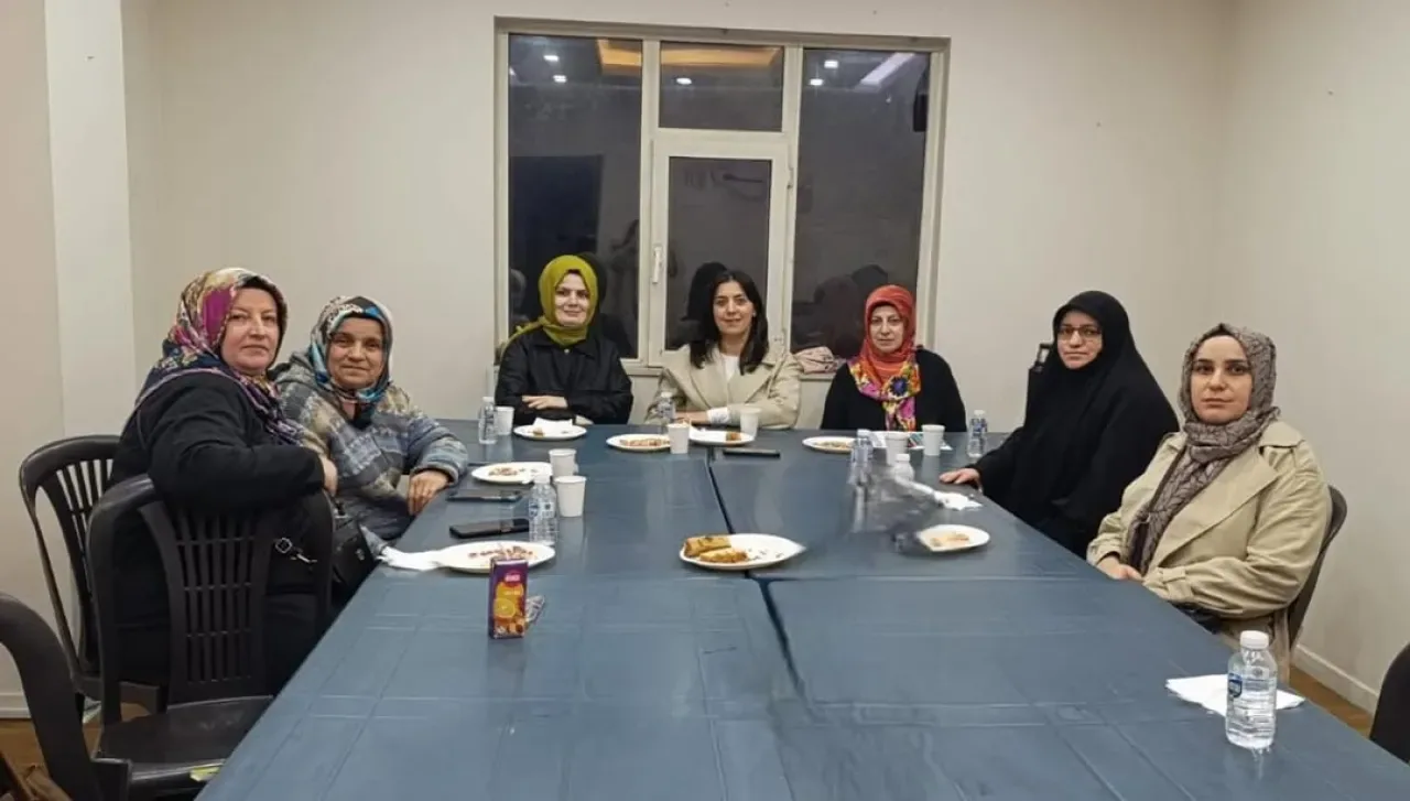 AK Parti Sancaktepe İlçe Başkanı Meryem Nar, Yunus Emre Mahalle Toplantısına Katıldı AK Parti Sancaktepe İlçe Başkanı Meryem Nar, Yunus Emre Mahalle Toplantısına Katıldı