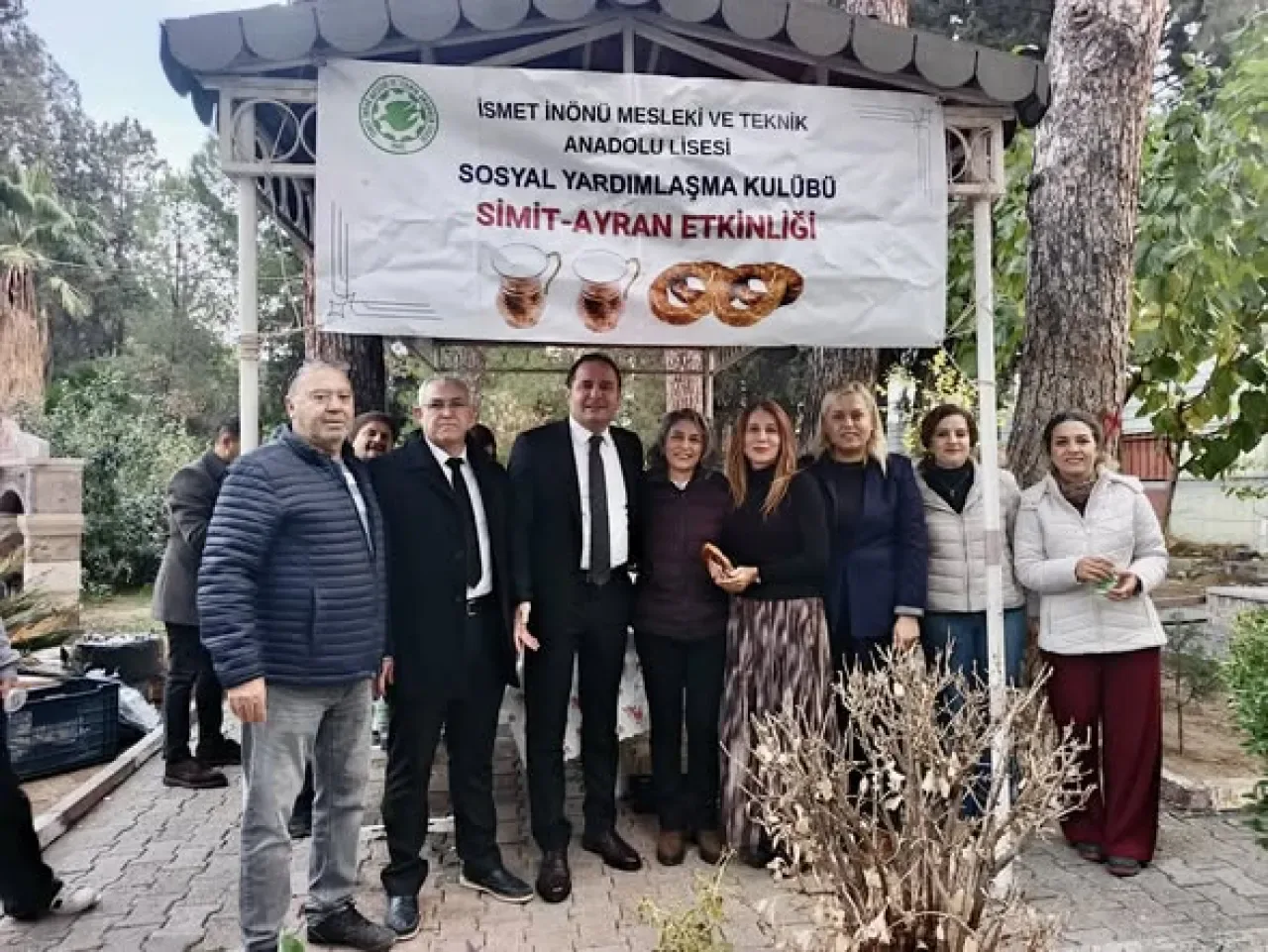 Seyhan'da Eğitim Camiasından Anlamlı Dayanışma: Simit Ayran Etkinliği Seyhan'da Eğitim Camiasından Anlamlı Dayanışma: Simit Ayran Etkinliği