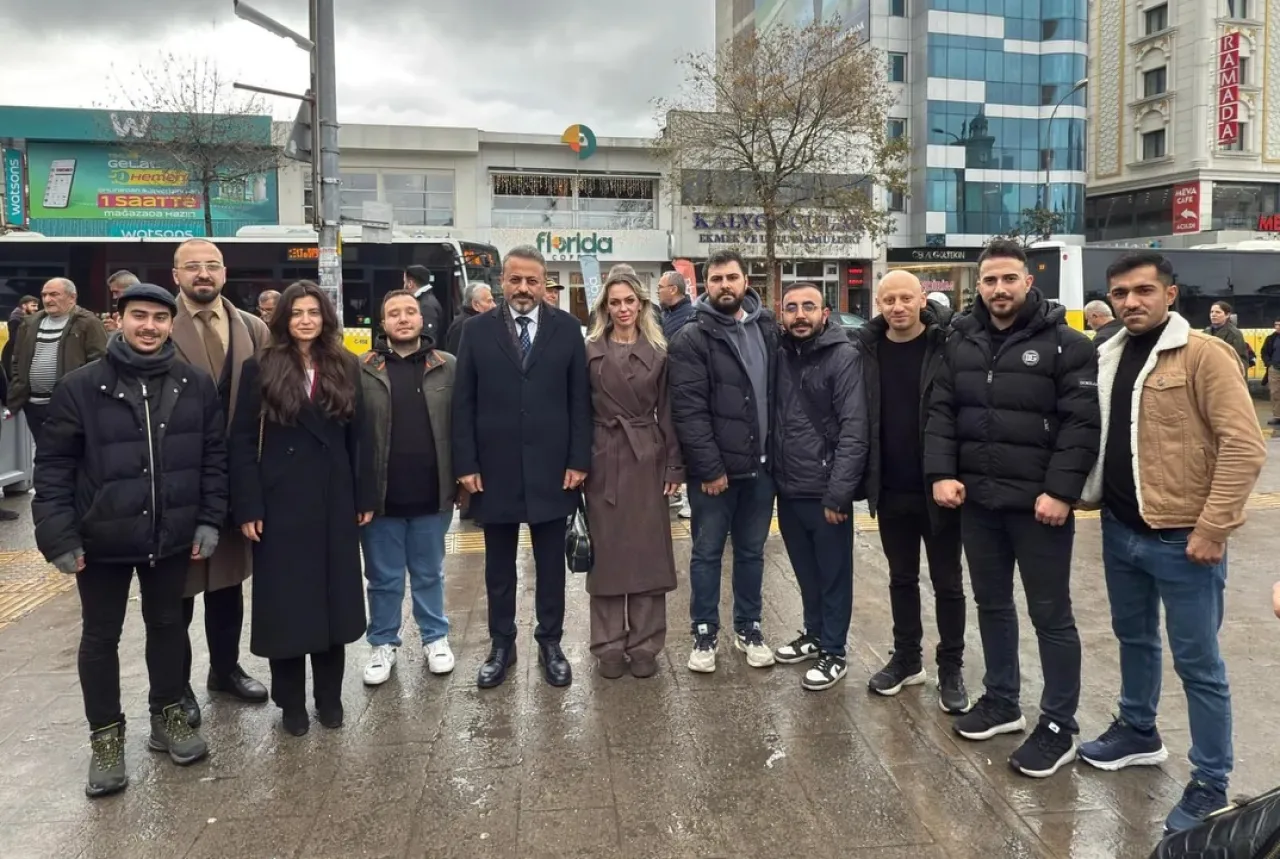 CHP Ümraniye Gençlik Kolları'ndan 39 İlçede Eş Zamanlı Adalet Eylemi CHP Ümraniye Gençlik Kolları'ndan 39 İlçede Eş Zamanlı Adalet Eylemi