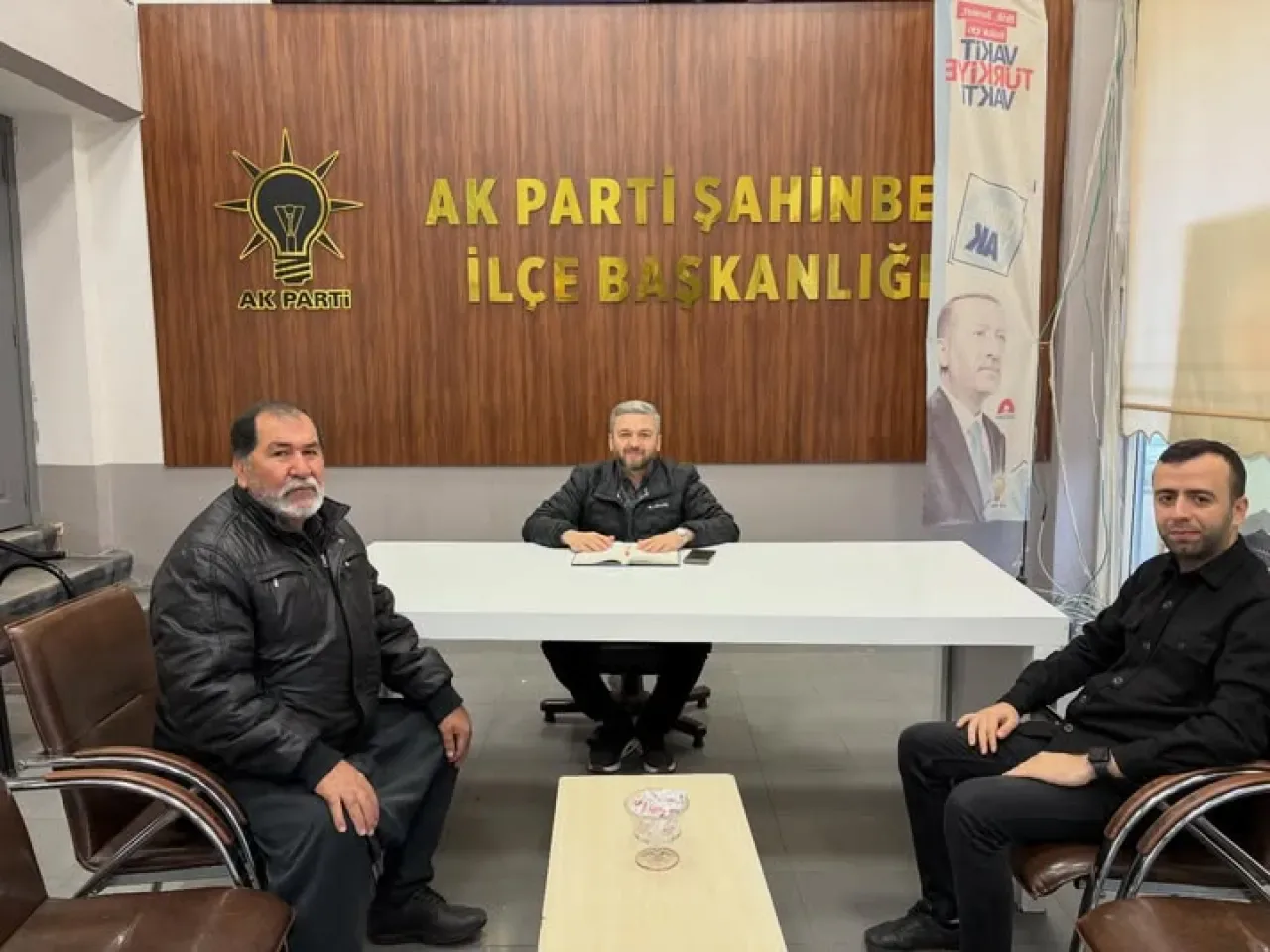 AK Parti Şahinbey İlçe Teşkilatı Vatandaşları Bekliyor AK Parti Şahinbey İlçe Teşkilatı Vatandaşları Bekliyor
