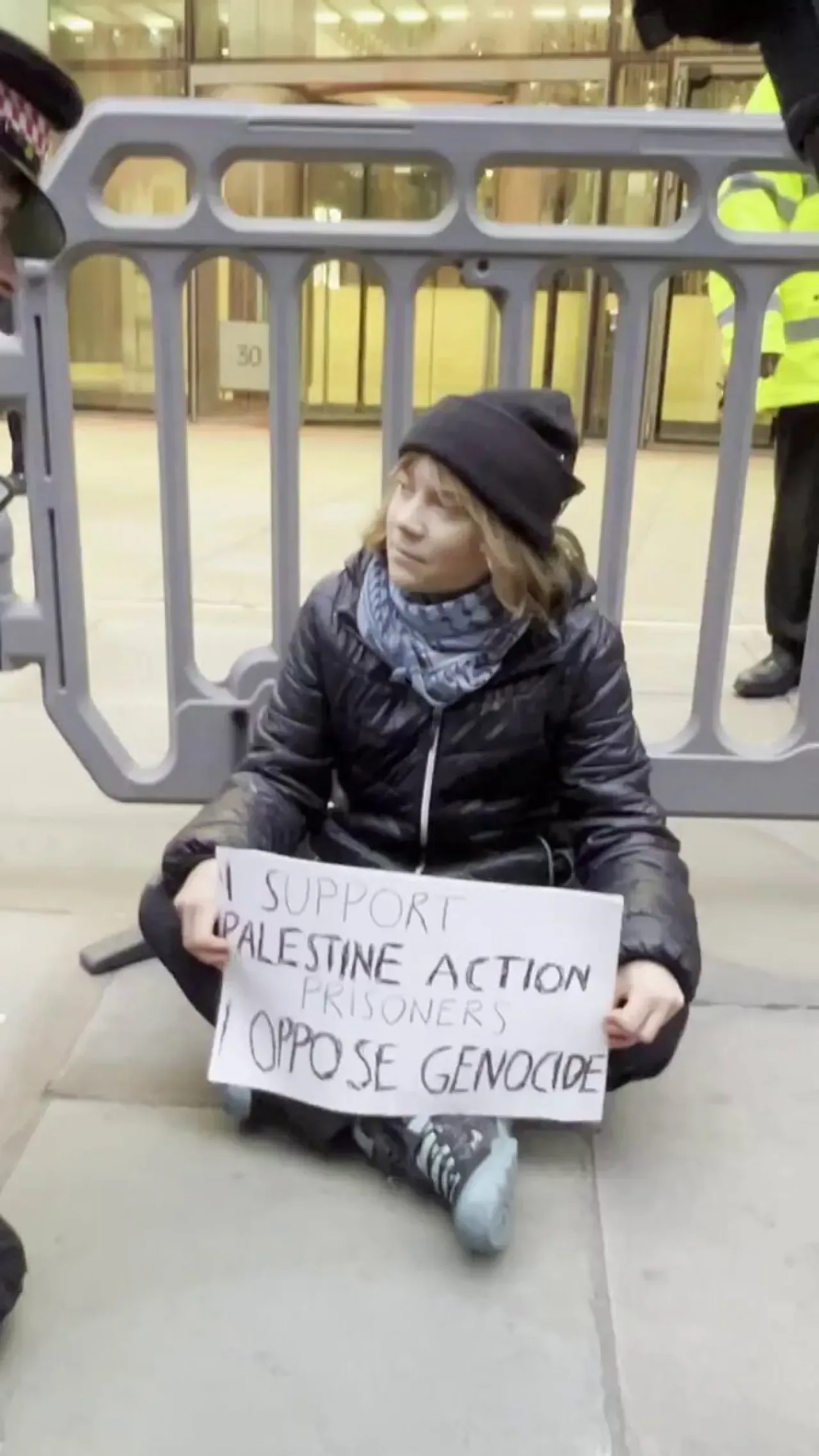 Greta Thunberg, Londra'da Düzenlenen Filistin Destek Gösterisi Sırasında Gözaltına Alındı Greta Thunberg, Londra'da Düzenlenen Filistin Destek Gösterisi Sırasında Gözaltına Alındı