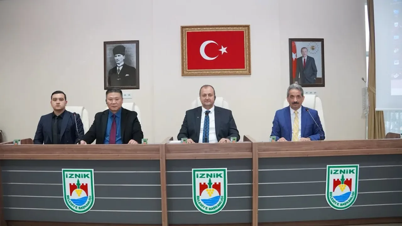 İznik'te Gençler ve Yerel Yönetim Buluşması: Geleceğin Projeleri Konuşuldu İznik'te Gençler ve Yerel Yönetim Buluşması: Geleceğin Projeleri Konuşuldu