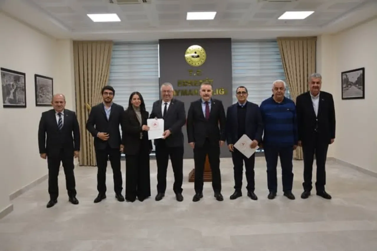 Burcu Gıda, Edremit'e Büyük Ölçekli Yatırım İçin Sözleşme İmzaladı Burcu Gıda, Edremit'e Büyük Ölçekli Yatırım İçin Sözleşme İmzaladı