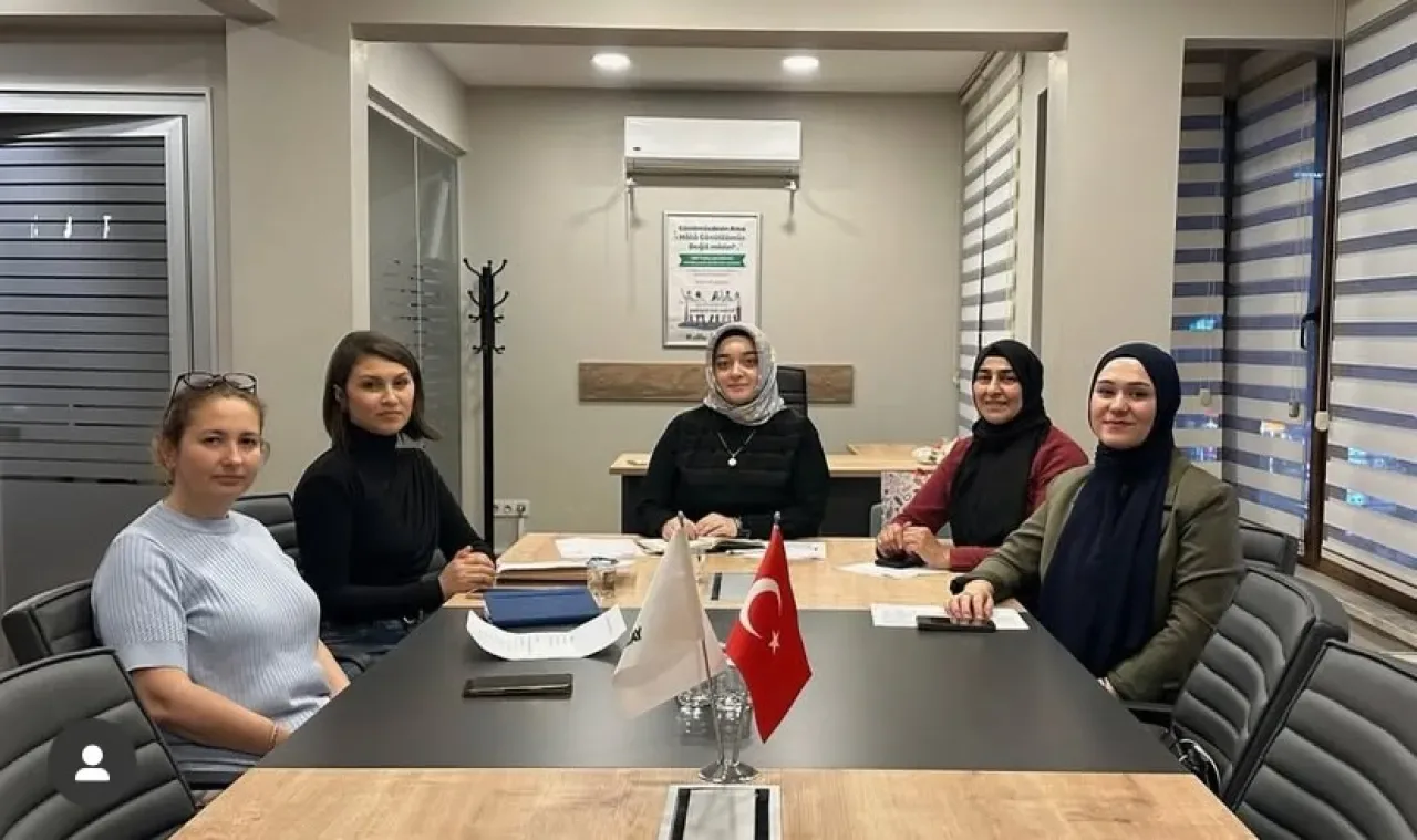 Yeşilay Ataşehir Kadın Komisyonu Yeni Dönem Çalışmalarını Planladı Yeşilay Ataşehir Kadın Komisyonu Yeni Dönem Çalışmalarını Planladı