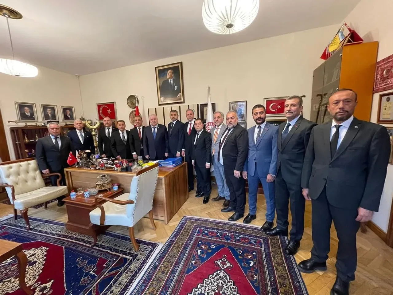 Kamu Sen ve MHP Temsilcileri Gaziantep Milletvekili Sermet Atay'ı Ziyaret Etti Kamu Sen ve MHP Temsilcileri Gaziantep Milletvekili Sermet Atay'ı Ziyaret Etti