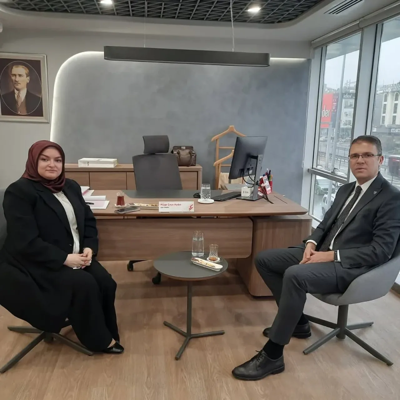 Avcılar Kaymakamı Burhan, Ziraat Bankası Şube Müdürü'nü Ziyaret Etti Avcılar Kaymakamı Burhan, Ziraat Bankası Şube Müdürü'nü Ziyaret Etti