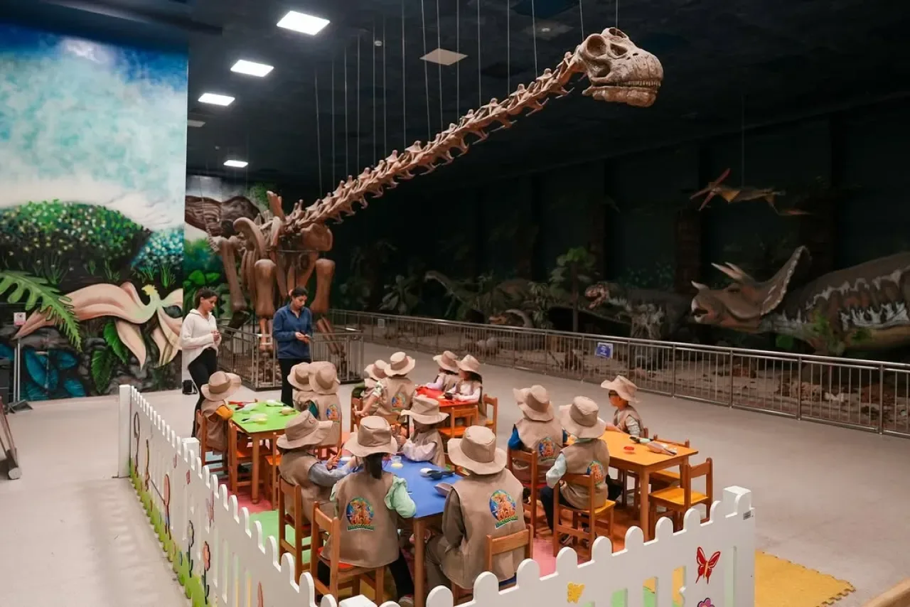 Maltepe'de Çocuklar Dinozor Müzesi'nde Tarih Öncesi Macerası Yaşıyor Maltepe'de Çocuklar Dinozor Müzesi'nde Tarih Öncesi Macerası Yaşıyor