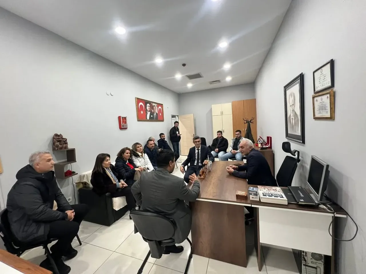 CHP Gaziosmanpaşa, Mahalle Ziyaretleri ve Esnaf Buluşmaları ile Halkın Taleplerini Dinliyor CHP Gaziosmanpaşa, Mahalle Ziyaretleri ve Esnaf Buluşmaları ile Halkın Taleplerini Dinliyor