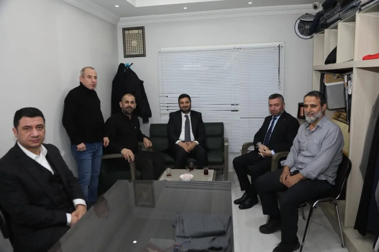 AK Parti Kağıthane İlçe Başkanı ve Belediye Başkanı Çağlayan Mahallesi'nde Esnaf Ziyareti Gerçekleştirdi AK Parti Kağıthane İlçe Başkanı ve Belediye Başkanı Çağlayan Mahallesi'nde Esnaf Ziyareti Gerçekleştirdi