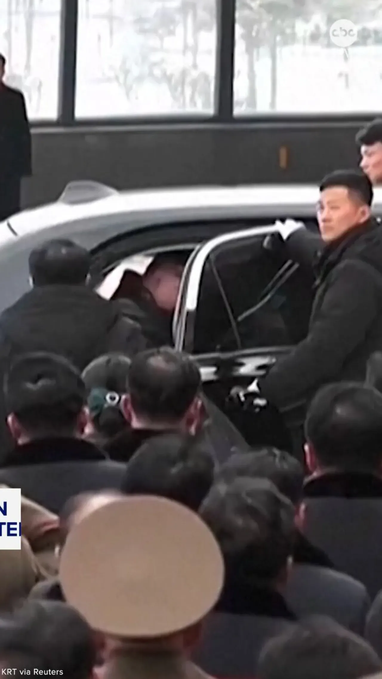 Kim Jong Un ve Kızı Turistik Otellerin Açılış Törenine Katıldı Kim Jong Un ve Kızı Turistik Otellerin Açılış Törenine Katıldı