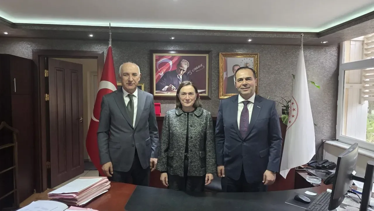 Fatma Güldemet Sarı ve MÜSİAD Adana, Çevre ve Şehircilik İl Müdürü'nü Ziyaret Etti Fatma Güldemet Sarı ve MÜSİAD Adana, Çevre ve Şehircilik İl Müdürü'nü Ziyaret Etti