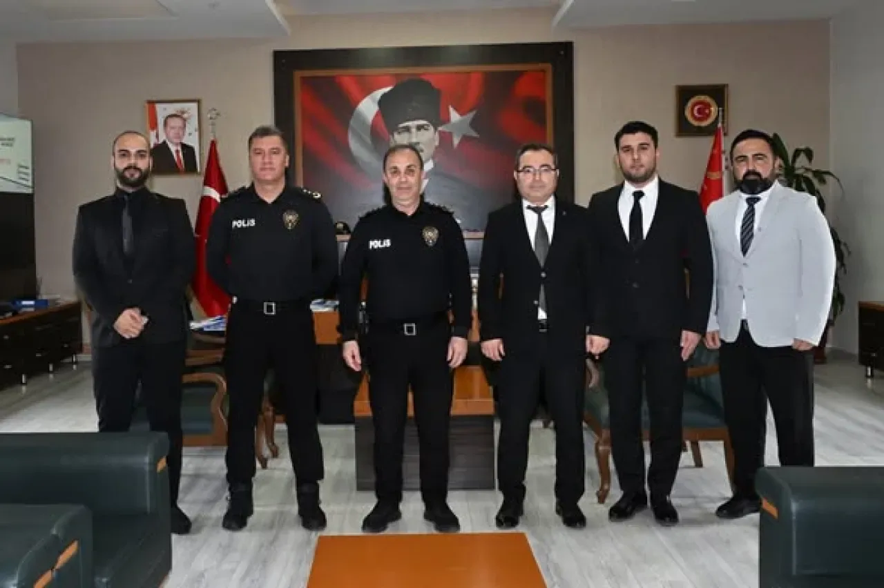 Adana Emniyet Müdürlüğü'nde Narkotik Şubeye Ödül Adana Emniyet Müdürlüğü'nde Narkotik Şubeye Ödül